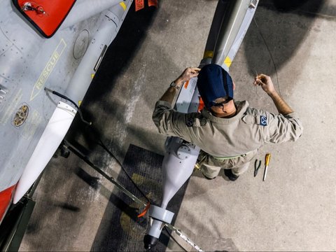 FOTO: Momen Inggris Siapkan Jet Tempur Royal Air Force Typhoon FGR4 Bersenjata Canggih Sebelum Gempur Houthi di Yaman