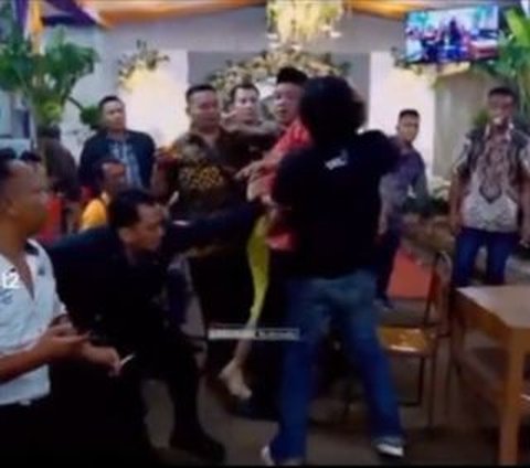 Viral Sragen Singer Fights Back by Punching the Perpetrator