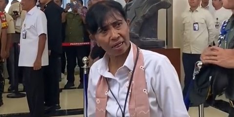 Viral Perempuan Jalan di Depan Presiden Joko Widodo Tanpa Dihalau Paspampres, Ini Sosoknya