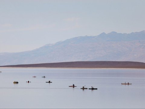 FOTO: Penampakan Fenomena Langka: Death Valley, Tempat Terpanas di Bumi Berubah Jadi Danau yang Luas