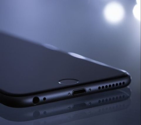 Apple Digosipkan Hentikan Pengembangan iPhone Layar Lipat?