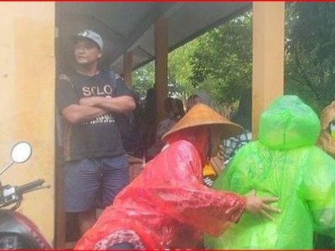 Masih di Tengah Suasana Bencana, Begini Antusias Warga Korban Banjir Demak Ikut Pemilu Susulan