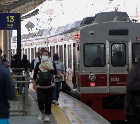 Pengguna Keluhkan Gangguan KRL Rute Jakarta Kota di Jam Kerja, Ini Penjelasan KCI