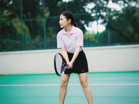 10 Potret Prilly Latuconsina saat Latihan Tenis, Tak Disangka Sosok Pelatihnya Bukan Orang Sembarangan