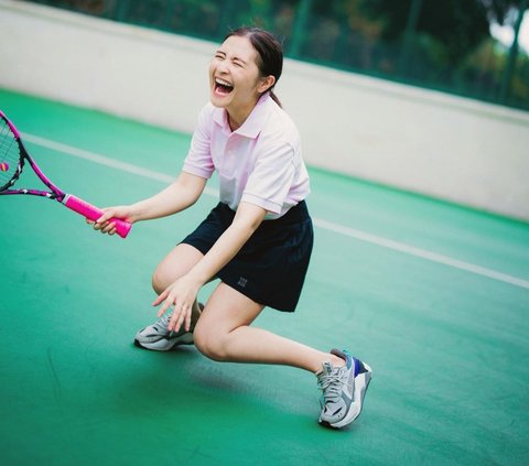 10 Potret Prilly Latuconsina saat Latihan Tenis, Tak Disangka Sosok Pelatihnya Bukan Orang Sembarangan