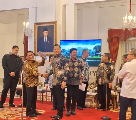 Momen AHY dan Moeldoko Bertemu di Sidang Kabinet, Saling Bersalaman