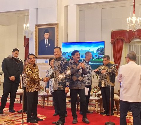 Momen AHY dan Moeldoko Bertemu di Sidang Kabinet, Saling Bersalaman