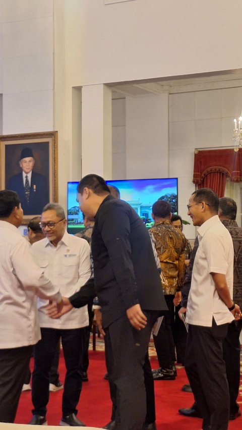 Suasana Kabinet Jokowi Usai Pilpres 2024, Prabowo Disalami Sri Mulyani & Ngobrol Bareng Sandiaga