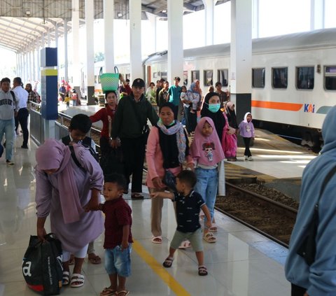 Kehabisan Tiket Mudik Kereta Api Rute Surabaya, Jalur Ini Bisa Jadi Solusinya