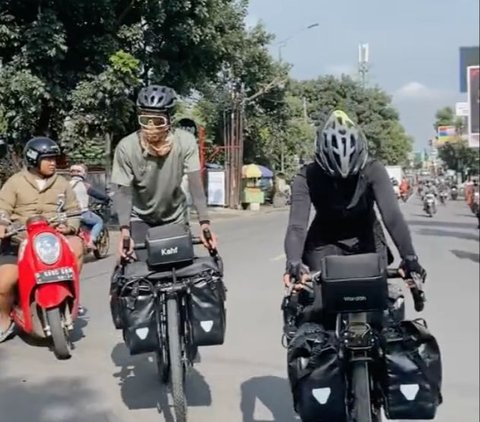 Pasangan Suami Istri Ini Naik Sepeda dari Cimahi ke Makkah, Akasinya Curi Perhatian