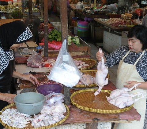 FOTO: Jelang Ramadan, Harga Daging Ayam Potong Melonjak hingga Rp45.000 per Kg