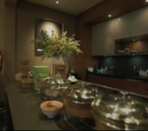 Portrait of the Kitchen in Ahmad Sahroni's Luxury House, Looks Like a Five-Star Hotel!