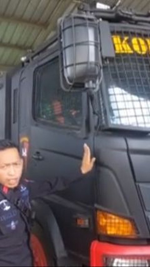 Di Indonesia, mobil water cannon yang digunakan oleh Kepolisian RI ada dua, yakni buatan PT Pindad (Persero) dan Daejicar dari Korea Selatan.<br>