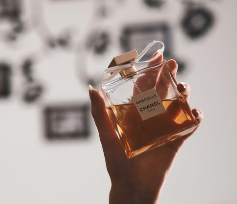 Try Perfume Without Spraying, Follow These 4 Tips to Avoid Wrong Choices