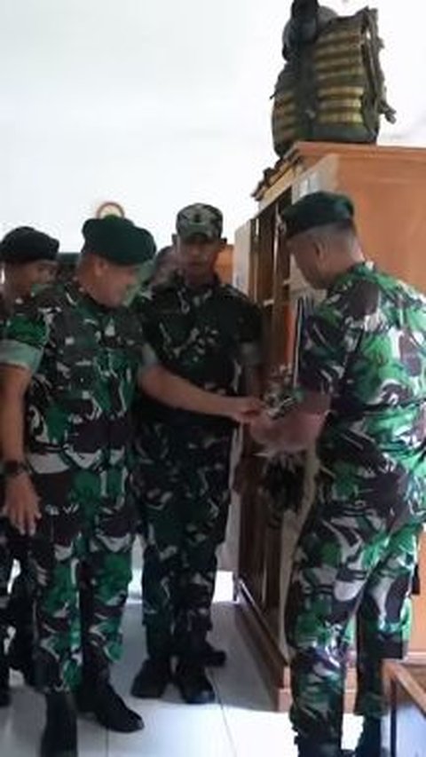 Aksi Kejutan Jenderal TNI Pemilik Pasukan Baret Hijau, Cek Kamar & Masuk Dapur Prajurit