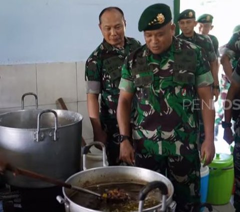 Aksi Kejutan Jenderal TNI Pemilik Pasukan Baret Hijau, Cek Kamar & Masuk Dapur Prajurit