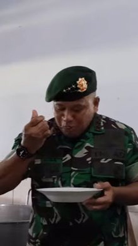 Aksi Kejutan Jenderal TNI Pemilik Pasukan Baret Hijau, Cek Kamar & Masuk Dapur Prajurit