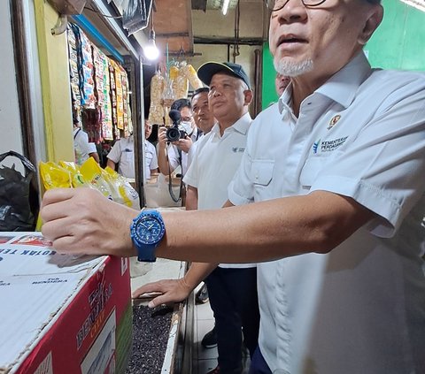 Surprise Visit to Check Staple Food Prices, Minister of Trade Zulkifli Astonished by the Price of Chili in Jakarta Market