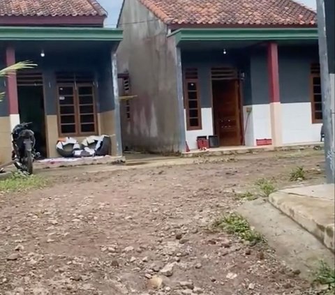 Momen Wanita Histeris saat Kondisi Banjir, Panik Lihat Laptop dan Ijazahnya Terendam