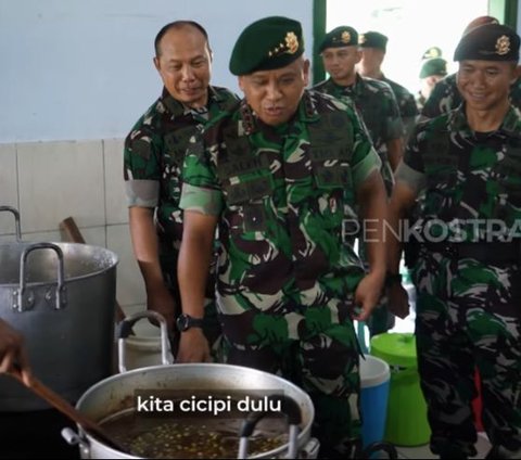 Lidah Pangkostrad TNI AD Dimanjakan Rawon Spesial Buatan Prajurit: Buka Warung Kita Ya