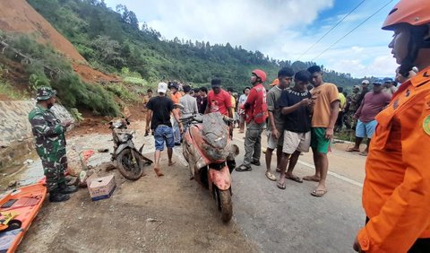 Kepala BPBD Luwu, Andi Baso Tenriesa membenarkan bencana longsor di Bastem Utara. Andi mengaku belum memegang data korban jiwa tanah longsor tersebut.<br>