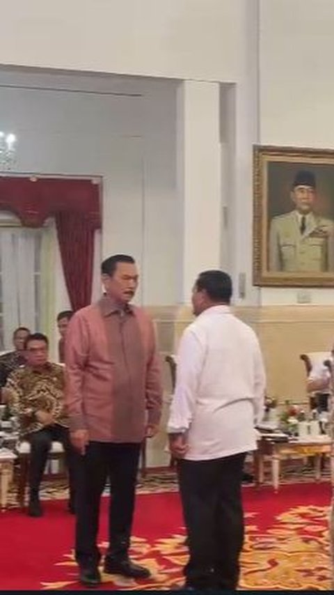 Momen Prabowo & Luhut Saling Beri Hormat Lalu Bicara Serius, Menteri Lain Minggir