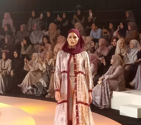 Romanticism Collection of Zaskia and Shireen Sungkar's Fashion for Ramadan 2024