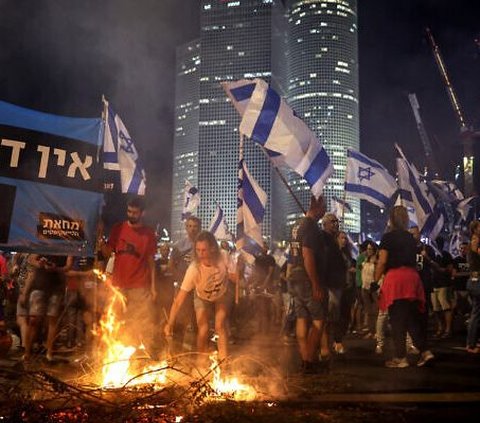 Tel Aviv Chaos, Demonstran Anti-Pemerintah Bentrok dengan Aparat, Desak Netanyahu Mundur
