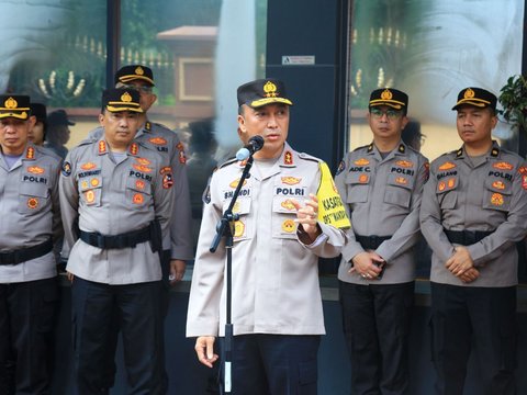 Apresiasi Perolehan Nilai Kompetensi Tertinggi, Kadiv Humas Beri Beasiswa 6 Bintara