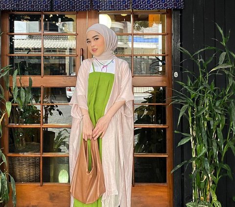 Cute Style Hijaber with a Touch of Green, Looks Super Fresh