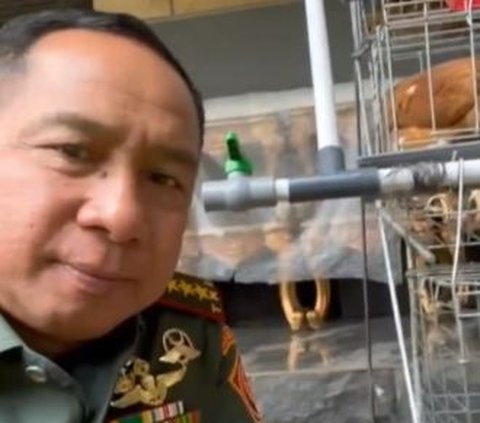 Panglima TNI Bicara Hidup Sehat dan Hemat di Samping Kandang Ayam Sambil Perlihatkan Telur