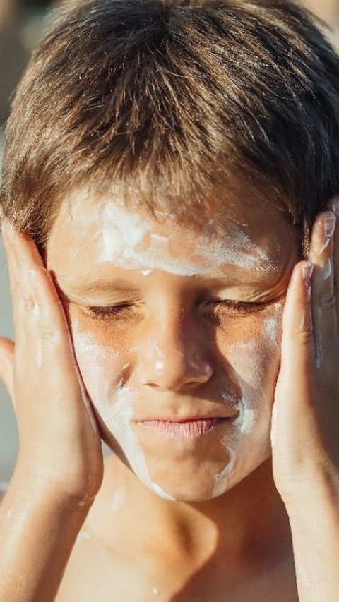 Pengaplikasian dan Efek Samping Sunscreen<br>