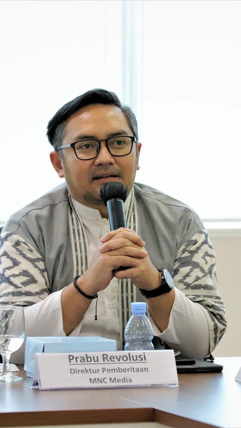 Sebelumnya Prabu bekerja sebagai jurnalis senior yang sempat menjabat sebagai direktur utama di sejumlah perusahaan media seperti MNC Media Group dan iNews Media Group