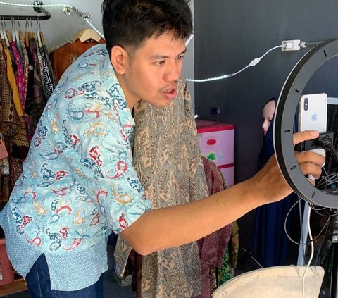 Pasang Surut Pedagang Pakaian Thrift di TikTok Shop