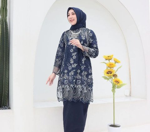 7 Modern Malay Kurung Dresses for Women Trending in 2024, Perfect for Lebaran