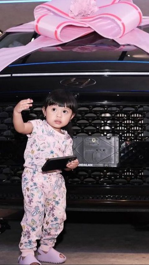 Still Toddler! These 10 Celebrity Kids Receive Billion Dollar Gifts, Private Jets to Company Shares.