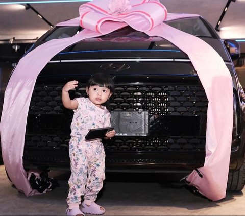 Still Toddlers! These 10 Celebrity Kids Received Billion-Dollar Gifts, From Private Jets to Company Shares