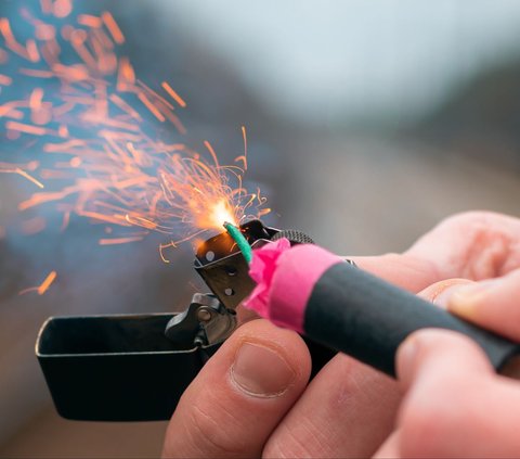 Viral Nasdem Candidate Reveals Road and Sets off Firecrackers in Mosque Allegedly Disappointed with Election Results