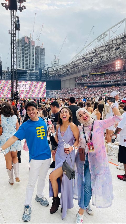 Heboh Banget! Intip Foto-foto Keseruan Acha Septriasa saat Nonton Konser Taylor Swift di Australia