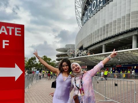 Heboh Banget! Intip Foto-foto Keseruan Acha Septriasa saat Nonton Konser Taylor Swift di Australia