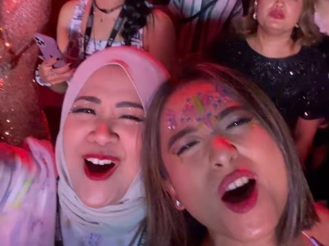 Heboh Banget! Intip Foto-foto Keseruan Acha Septriasa saat Nonton Konser Taylor Swift di Australia