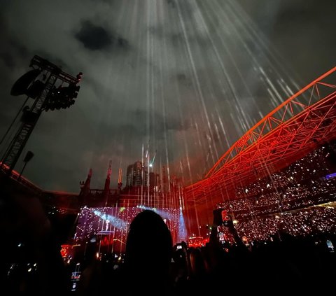 Heboh Banget! Intip Foto-foto Keseruan Acha Septriasa saat Nonton Konser Taylor Swift di Australia