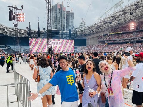 Heboh Banget! Intip Foto-foto Keseruan Acha Septriasa saat Nonton Konser Taylor Swift di Australia