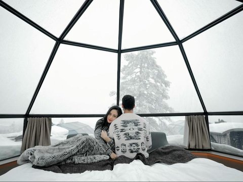 10 Portraits of Rachel Vennya and Salim Vacationing in Norway, 'Kelonan' on a Bed Like a New Substitute