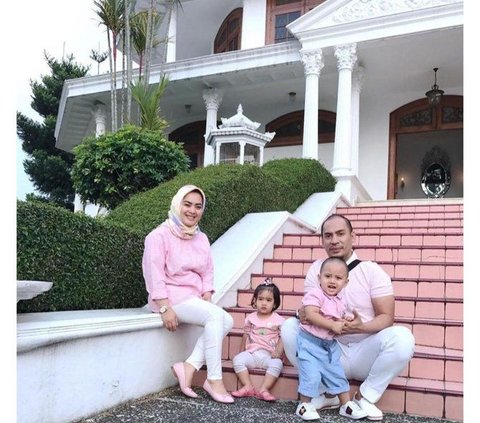 8 Portraits of Aisyahrani's Luxurious House Like a Palace, Now Admitting to Receiving Punishment During Umrah