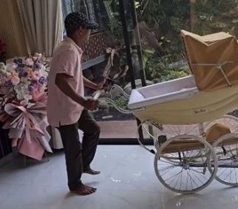 Similar to Kate Middleton's! 7 Photos of Denny Caknan's Cundamani Stroller, Priced 27 Times the Minimum Wage in Ngawi