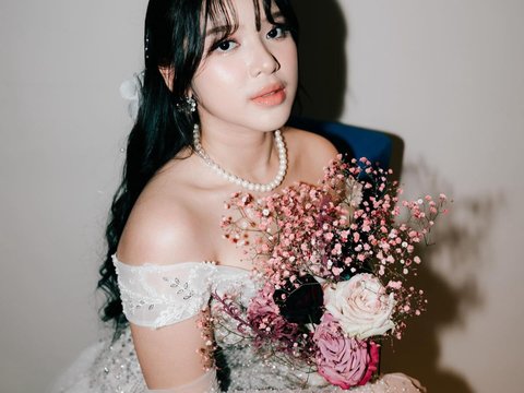 Potret Cantik Tiara Andini Kenakan Gaun Putih saat Tampil di Acara Pernikahan, Penampilannya Bak Pengantin