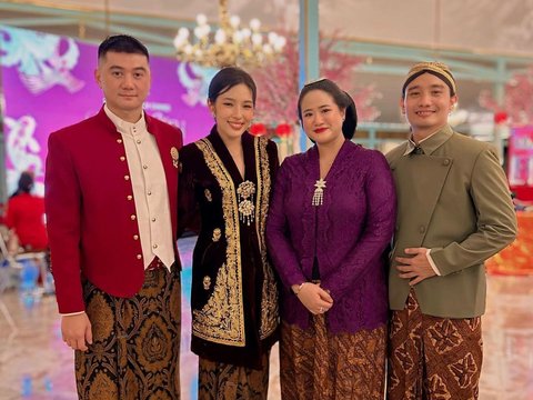 Potret Chef Arnold dan Tiffany Soetanto Pakai Baju Adat Jawa saat Hadiri Royal Dinner Cap Go Meh, Serasi Banget!