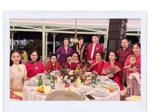 Potret Chef Arnold dan Tiffany Soetanto Pakai Baju Adat Jawa saat Hadiri Royal Dinner Cap Go Meh, Serasi Banget!