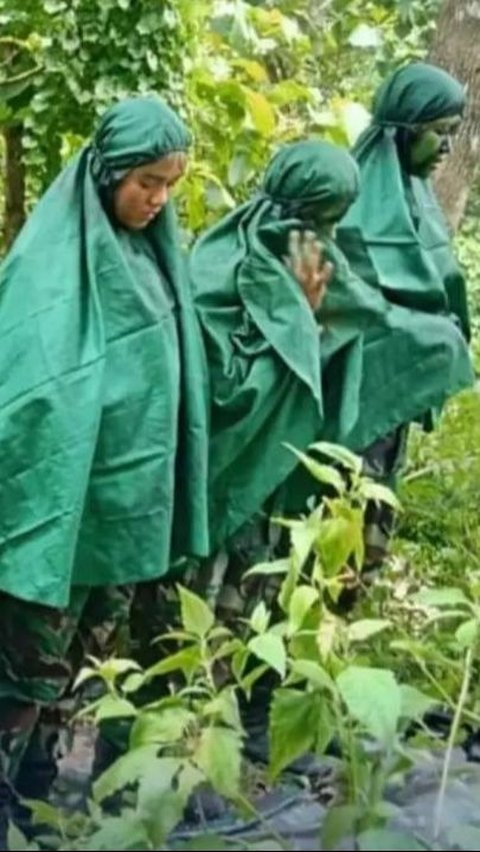 Portrait of Air Force Soldiers Praying in the Middle of the Forest During Combat Training, Wearing Camouflage Uniforms and Holding Weapons.